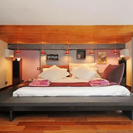 Apartman 5br Lovely Jacuzzi&terrace - What'app - 0034-635-518-057 - For Reservations!